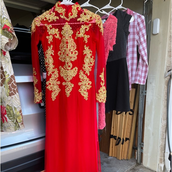 Luxurious Vietnamese ao dai with matching pants - Picture 4 of 5